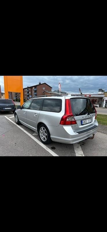 Begagnad 2008 Volvo V70 Kombi | 49 000 kr (Marknadspris) - Bild 1/4