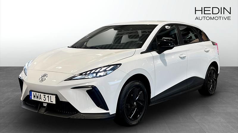 Vit (white) Begagnad 2023 MG MG4 EV Halvkombi | 259 900 kr (Marknadspris) - Bild 1/4