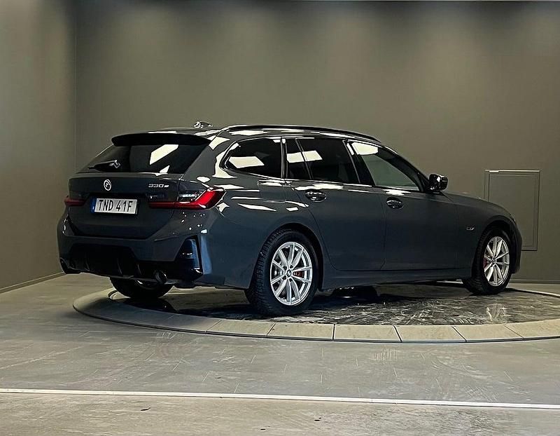 Begagnad BMW 330e M Sport 184 HK (135 kW) 2022 Grå Kombi