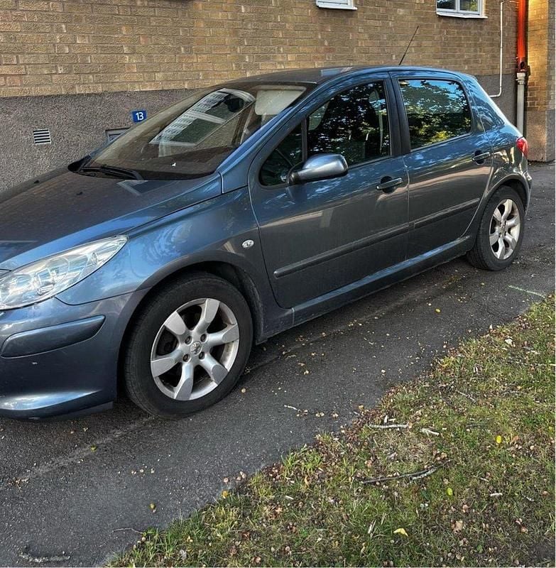 Grå Begagnad 2007 Peugeot 307 Halvkombi | 15 000 kr (Bra pris) - Bild 1/4