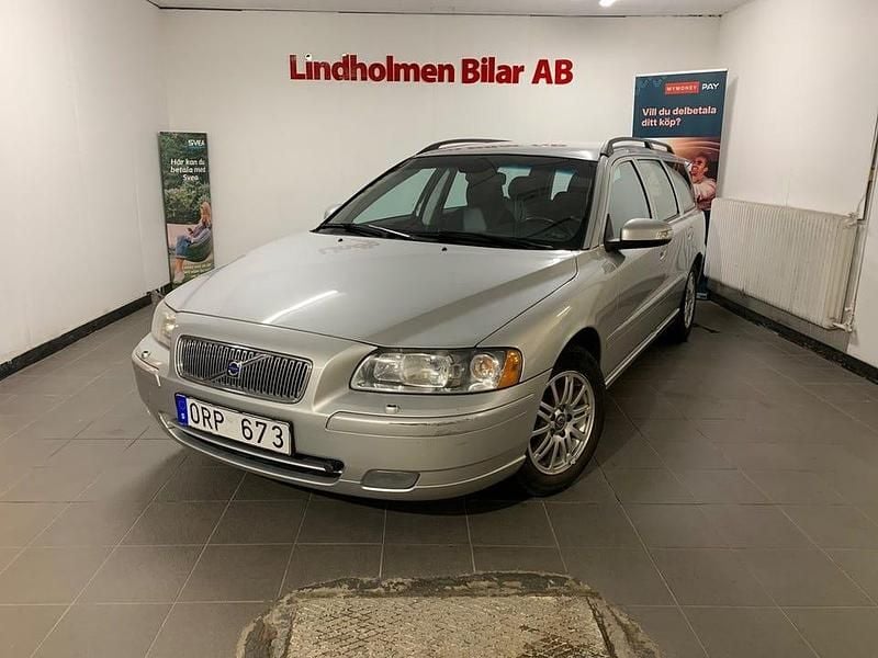 Begagnad Volvo V70 Momentum 170 HK (125 kW) 2008 Grå Kombi