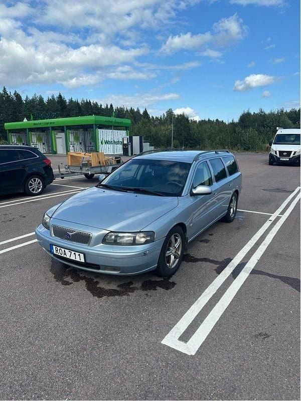 Blå Begagnad 2000 Volvo V70 Kombi | 22 500 kr (Marknadspris) - Bild 1/4