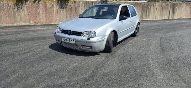 Silver Begagnad 2003 VW Golf IV GTI Halvkombi | 25 000 kr (Marknadspris) - Bild 1/4