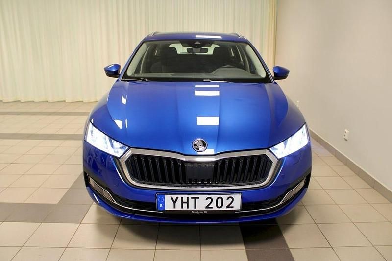 Begagnad Skoda Octavia Style 200 HK (147 kW) 2022 Blå Kombi
