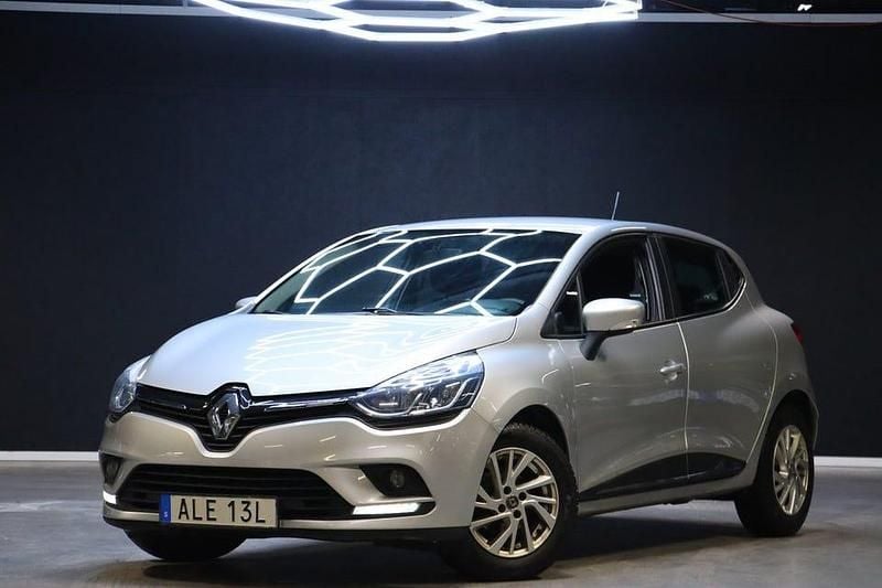 Silver Begagnad 2019 Renault Clio IV Zen Halvkombi | 89 900 kr (Marknadspris) - Bild 1/4