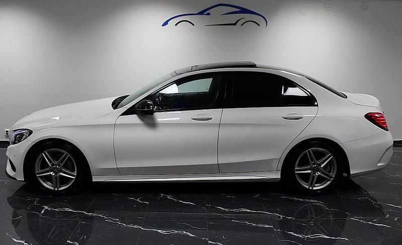 Vit Begagnad 2018 Mercedes C220 AMG Sedan | 269 900 kr (Marknadspris) - Bild 1/4