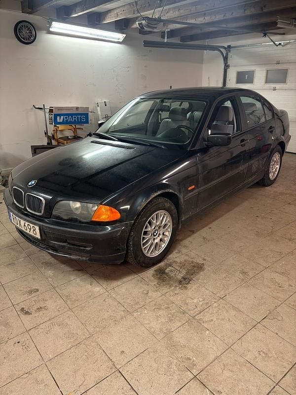 Begagnad BMW 318 118 HK (86 kW) 2000 Sedan