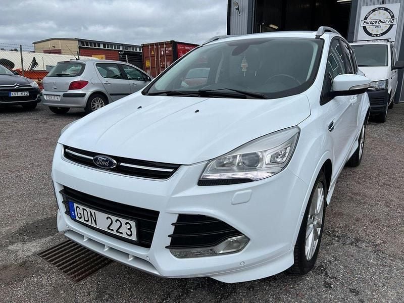 Vit Begagnad 2013 Ford Kuga Titanium SUV | 109 800 kr (Marknadspris) - Bild 1/4