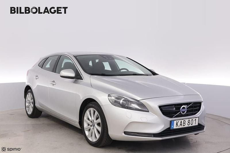 Silver Begagnad 2015 Volvo V40 Business Edition Halvkombi | 149 800 kr (Marknadspris) - Bild 1/4