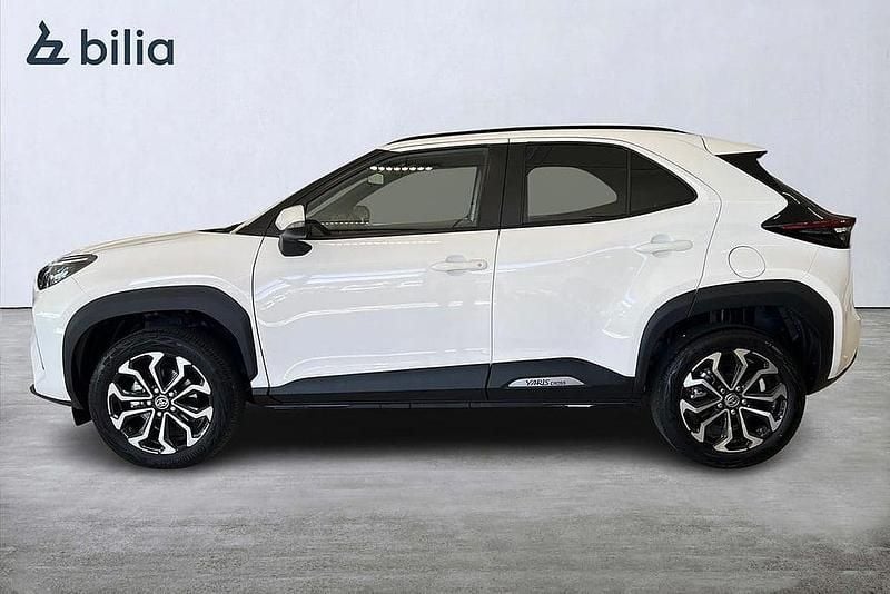Begagnad Toyota Yaris Cross Active 92 HK (67 kW) 2024 Vit SUV