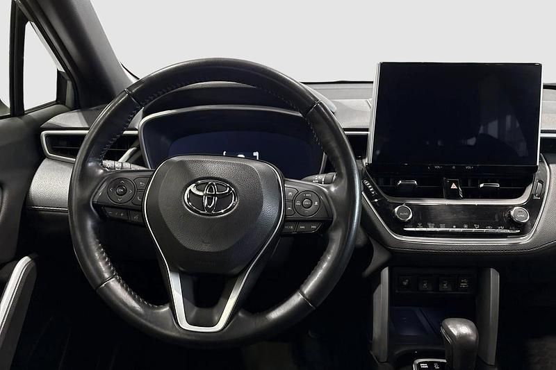 Begagnad Toyota Corolla Cross Style 200 HK (147 kW) 2023 Grön SUV