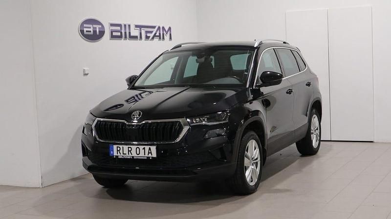 Svart Begagnad 2022 Skoda Karoq Style SUV | 339 900 kr (Dyr) - Bild 1/4