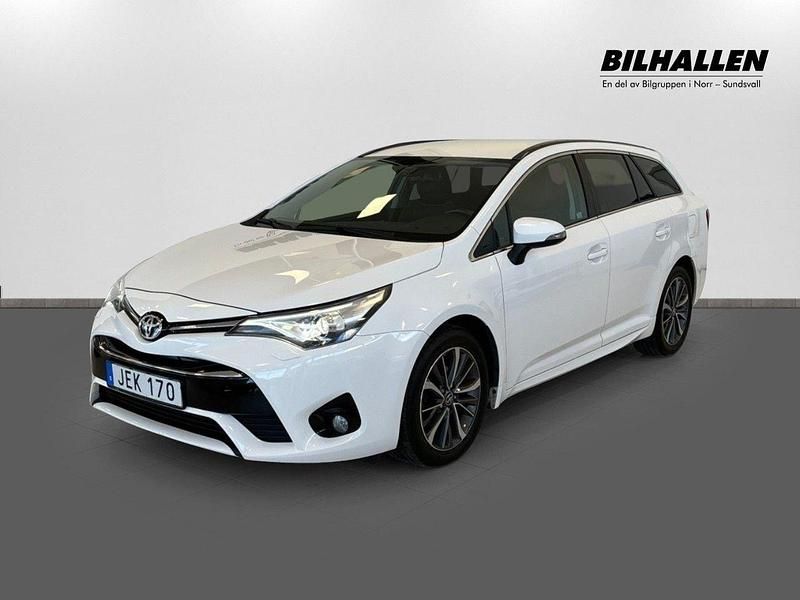 Vit Begagnad 2015 Toyota Avensis Active Kombi | 129 900 kr (Marknadspris) - Bild 1/4