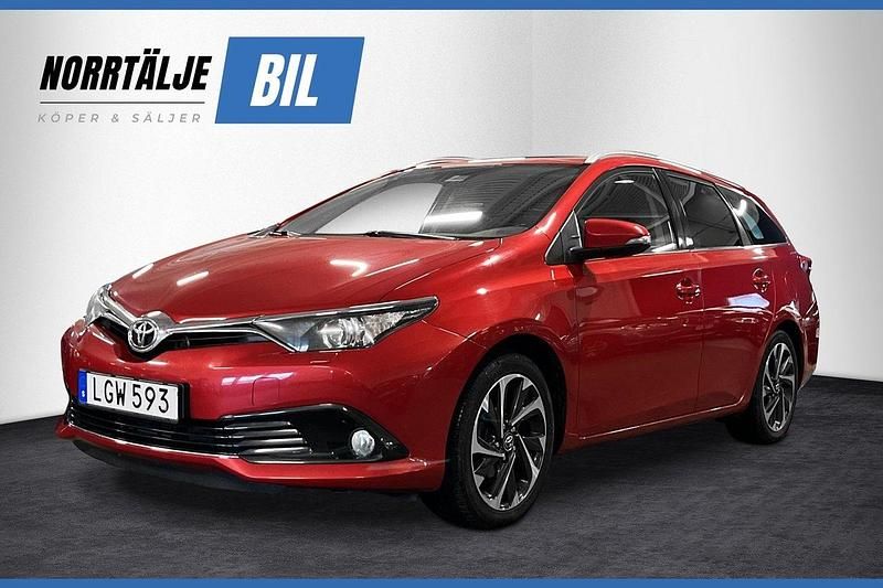 Mörkröd Begagnad 2015 Toyota Auris Touring Sports Active Kombi | 124 900 kr (Marknadspris) - Bild 1/4
