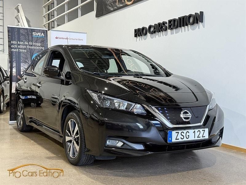 Svart Begagnad 2021 Nissan Leaf Halvkombi | 164 900 kr (Marknadspris) - Bild 1/4