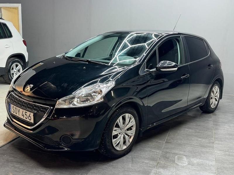 Begagnad Peugeot 208 83 HK (61 kW) 2014 Svart Halvkombi