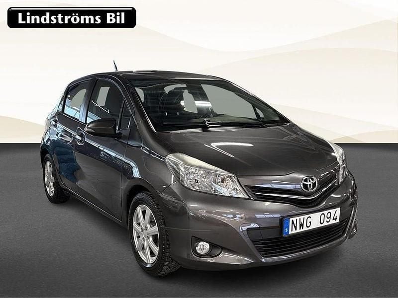 Begagnad Toyota Yaris Active 99 HK (72 kW) 2012 Grå Halvkombi