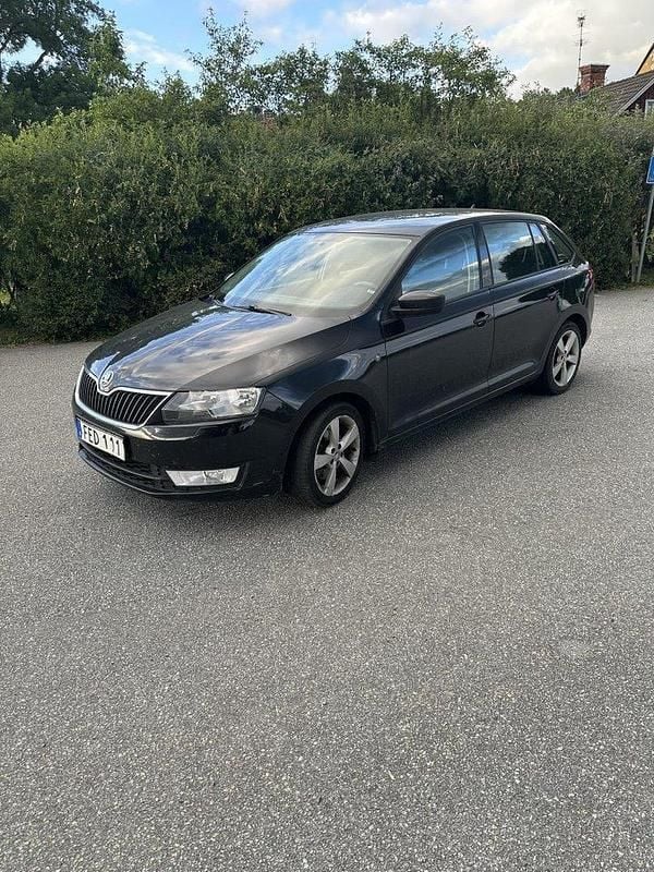 Svart Begagnad 2014 Skoda Rapid Halvkombi | 79 000 kr (Marknadspris) - Bild 1/4