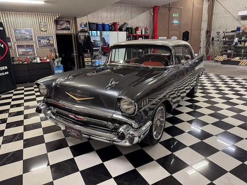 Begagnad Chevrolet Bel Air 220 HK (161 kW) 1957 Gråmetallic Sedan