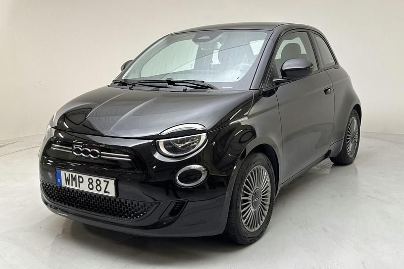Svart Begagnad 2022 Fiat 500e | 159 000 kr - Bild 1/4