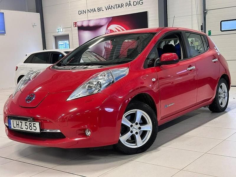 Röd Begagnad 2017 Nissan Leaf Halvkombi | 87 900 kr (Bra pris) - Bild 1/4