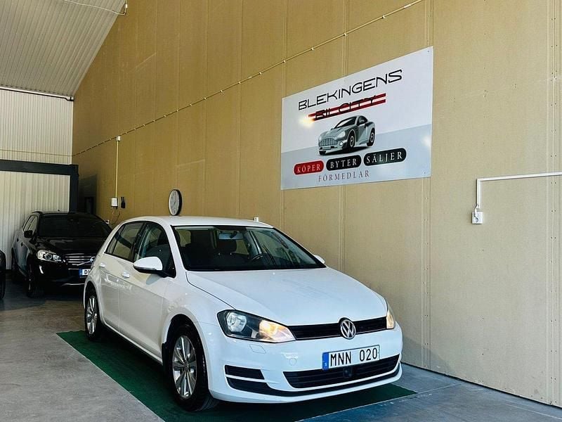 Vit Begagnad 2013 VW Golf VII Halvkombi | 79 900 kr (Lite dyr) - Bild 1/4
