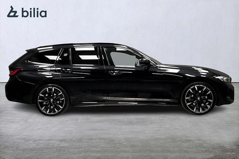 Begagnad BMW 330e M Sport 184 HK (135 kW) 2025 Svart Kombi