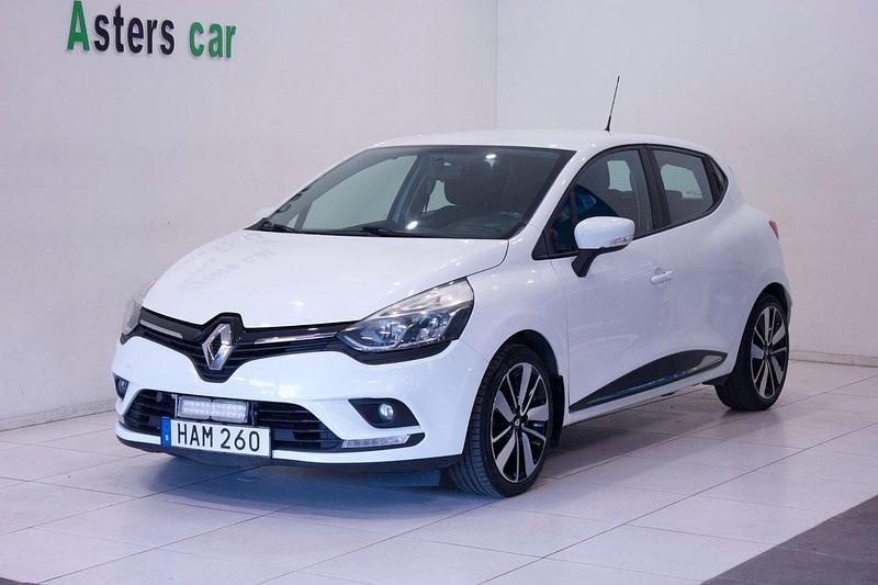 Vit Begagnad 2016 Renault Clio IV Zen Halvkombi | 75 000 kr (Marknadspris) - Bild 1/4