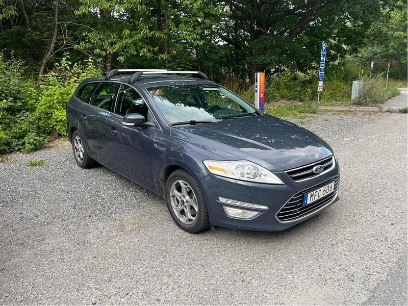 Grå Begagnad 2013 Ford Mondeo Business Edition Kombi | 65 000 kr (Marknadspris) - Bild 1/4