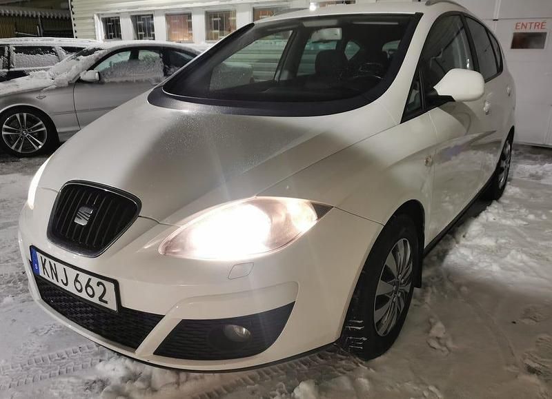 Vit Begagnad 2010 Seat Altea XL Minibuss | 28 900 kr (Bra pris) - Bild 1/4