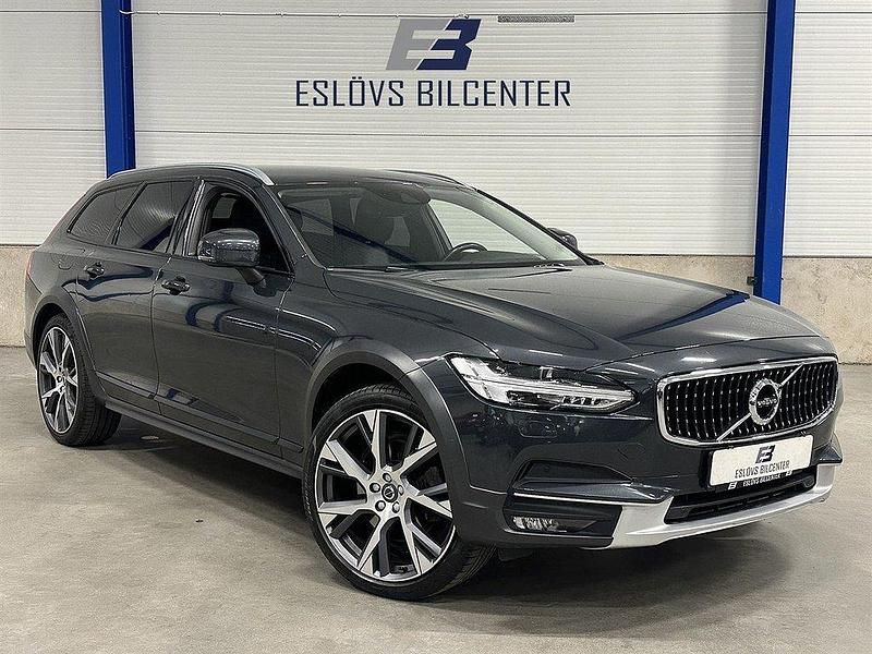 Grå Begagnad 2018 Volvo V90 CC Kombi | 299 990 kr (Marknadspris) - Bild 1/4
