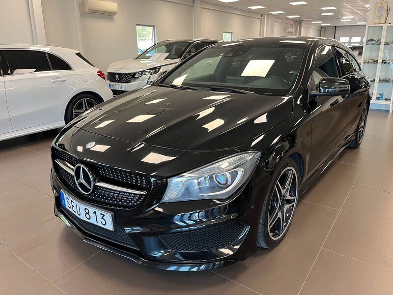 Svart Begagnad 2015 Mercedes CLA200 Shooting Brake AMG Kombi | 169 000 kr (Marknadspris) - Bild 1/4