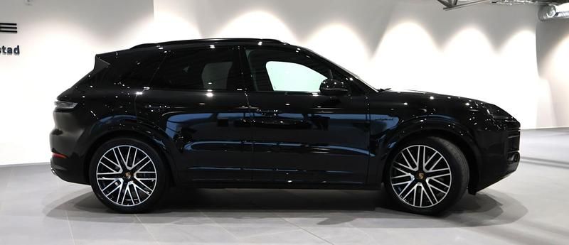 Begagnad Porsche Cayenne 470 HK (345 kW) 2025 Svart SUV