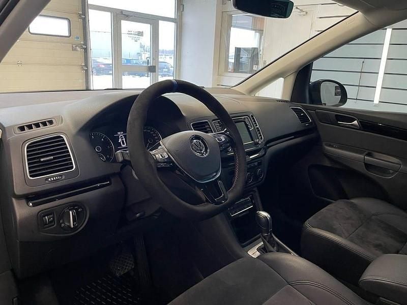 Begagnad VW Sharan 184 HK (135 kW) 2017 Blå Minibuss