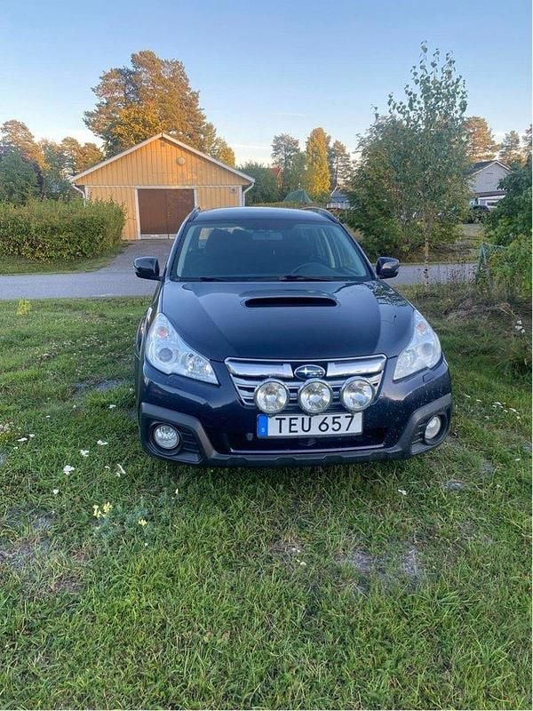 Blå Begagnad 2014 Subaru Outback SUV | 87 500 kr (Marknadspris) - Bild 1/4