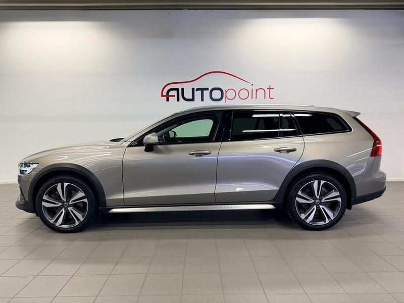 Begagnad Volvo V60 CC 190 HK (139 kW) 2020 Grå Kombi