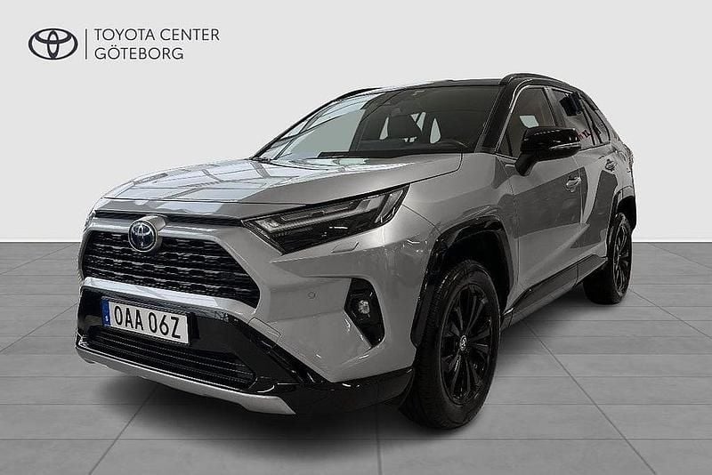 Grå Begagnad 2024 Toyota RAV4 Hybrid Style SUV | 419 900 kr (Marknadspris) - Bild 1/4