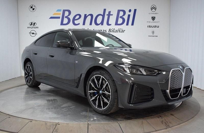 Individual dravit grey Begagnad 2025 BMW i4 Comfort Edition Sedan | 689 500 kr (Dyr) - Bild 1/4