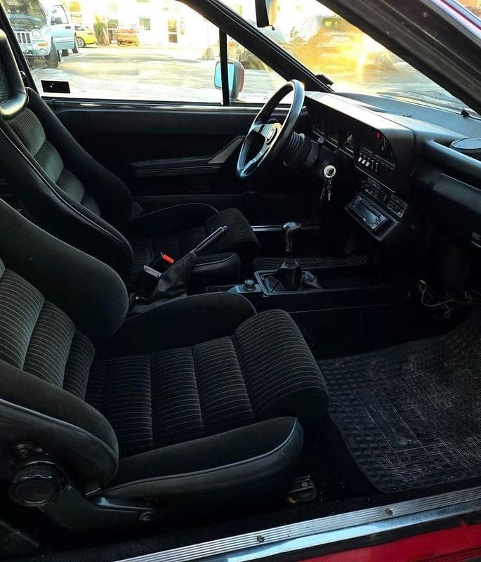 Begagnad Alfa Romeo GTV 158 HK (116 kW) 1985 Röd Sportkupé