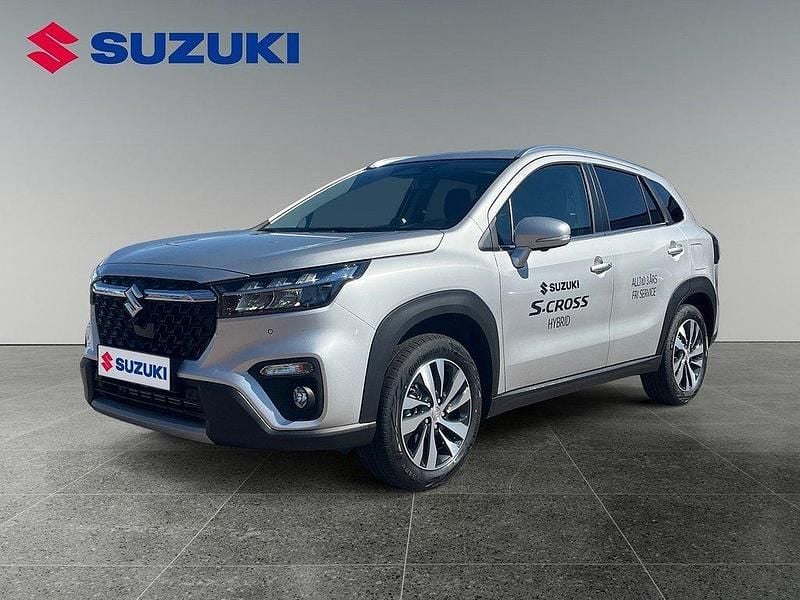 Grå Ny 2025 Suzuki SX4 S-Cross SUV | 354 900 kr (Dyr) - Bild 1/4