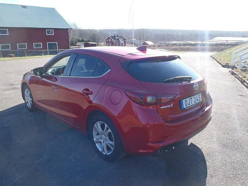 Begagnad Mazda 3 Inclusive 120 HK (88 kW) 2016 Röd metallic Halvkombi
