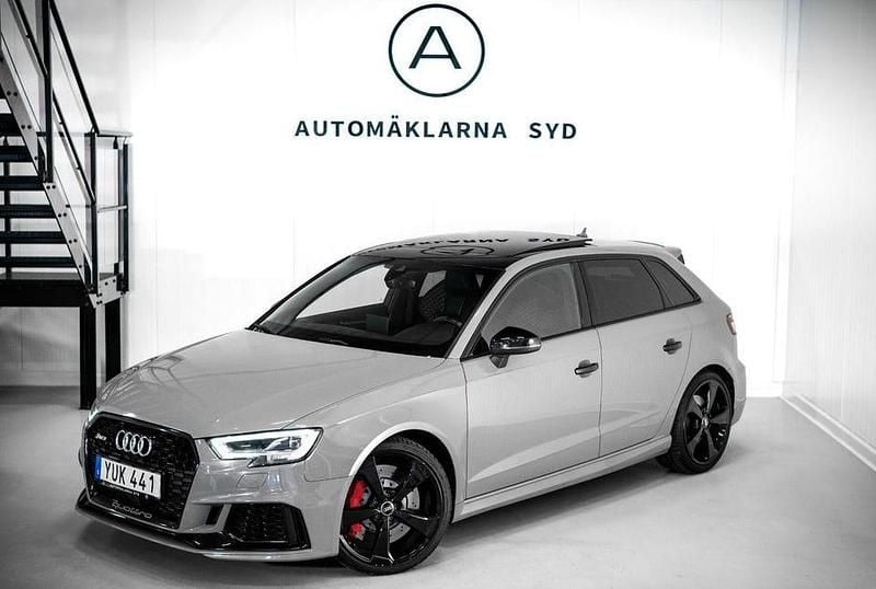 Begagnad Audi RS3 Sportback Comfort 400 HK (294 kW) 2018 Grå Halvkombi