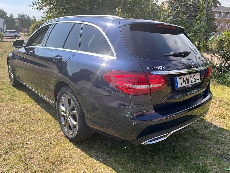 Begagnad Mercedes C250 Avantgarde 204 HK (150 kW) 2015 Mörkblå Kombi