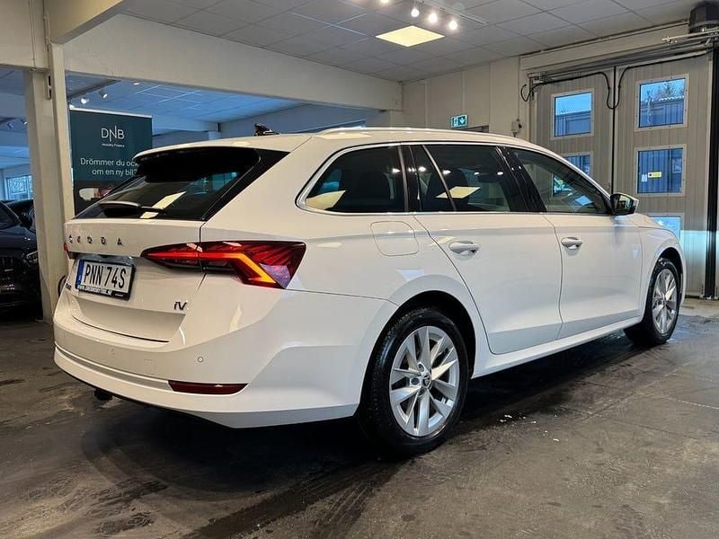 Begagnad Skoda Octavia Style 204 HK (150 kW) 2022 Vit Kombi