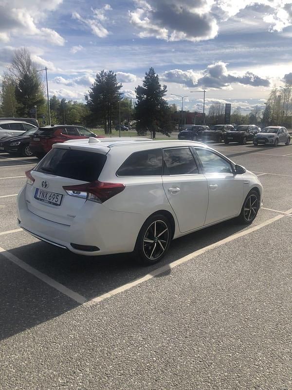 Begagnad Toyota Auris Touring Sports 136 HK (100 kW) 2017 Kombi
