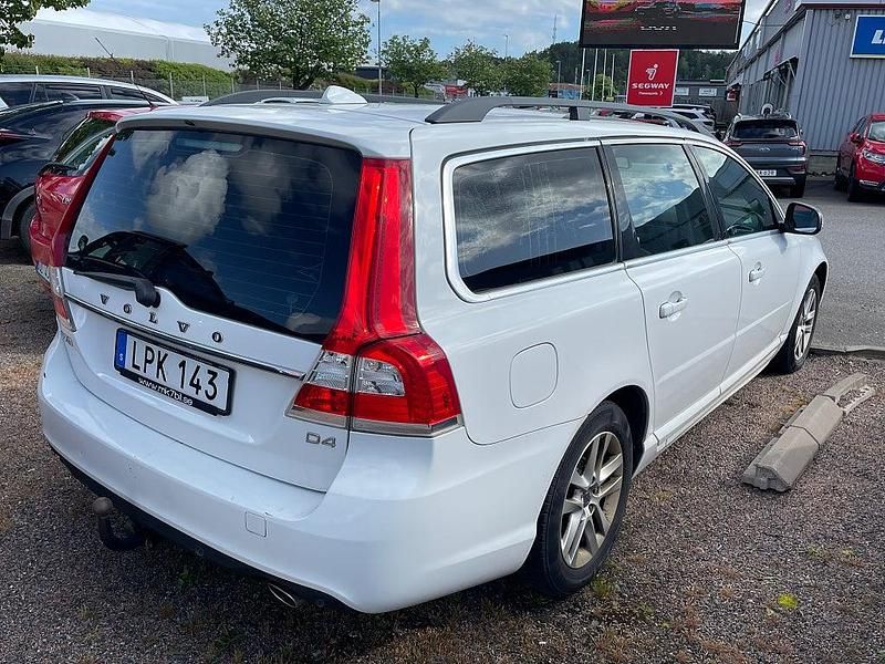 Begagnad Volvo V70 Momentum 181 HK (133 kW) 2015 Vit Kombi