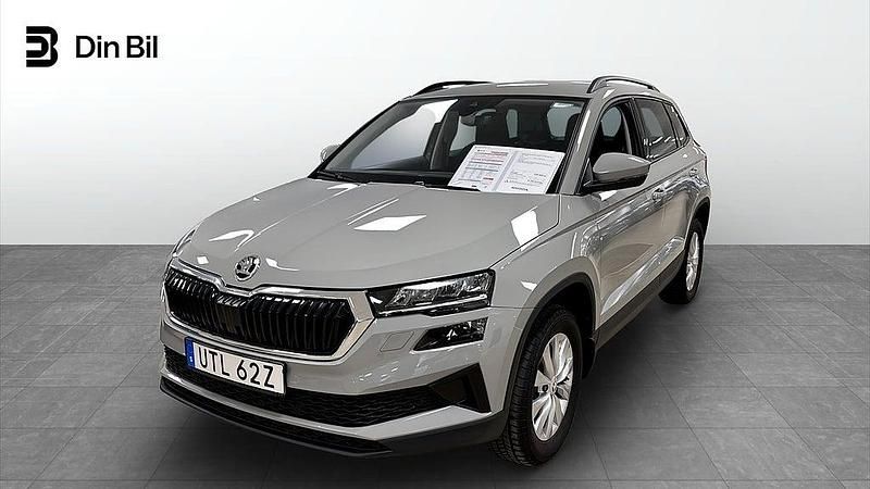 Grå Begagnad 2024 Skoda Karoq Selection SUV | 339 900 kr (Lite dyr) - Bild 1/4