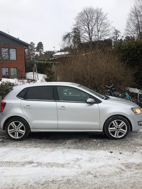 Begagnad VW Polo 90 HK (66 kW) 2011 Silver Halvkombi