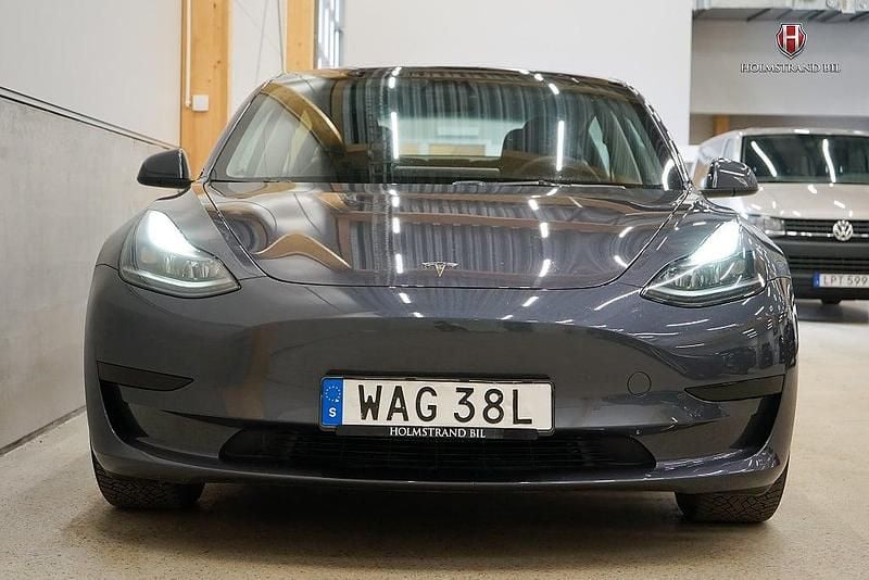 Begagnad Tesla Model 3 Standard Range 235 kW (320 HK) 2022 Grå Sedan