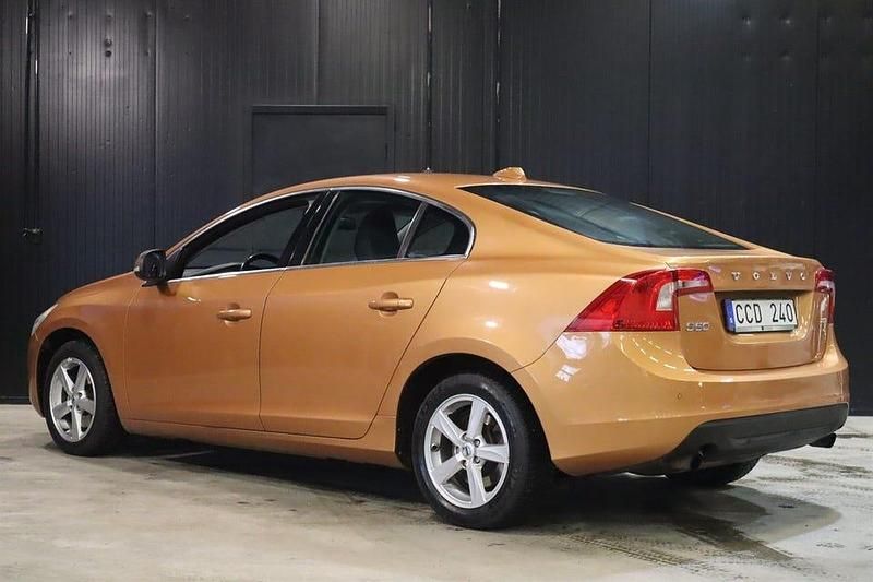 Begagnad Volvo S60 Momentum 203 HK (149 kW) 2010 Brun Sedan